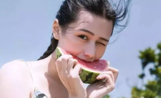 娱乐吃瓜的头像女生可爱,娱乐吃瓜中的甜蜜点缀”